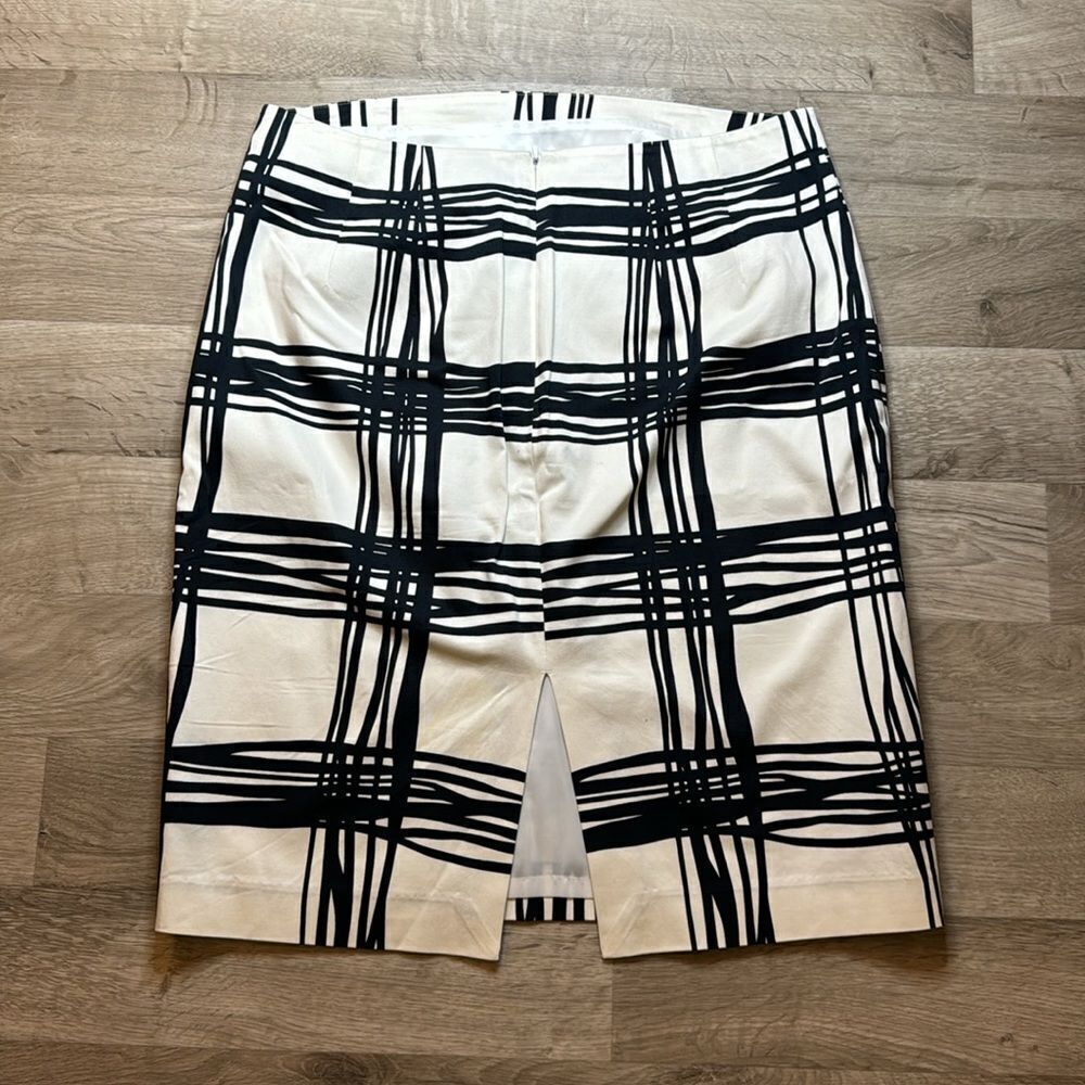 Express Design Studio High-Waist Skirt. Size 12. Lined skirt. - Picture 2 of 6